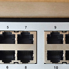 D-Link DGS-1016D 16-Port Gigabit Unmanaged Rack Mount Ethernet Switch picture