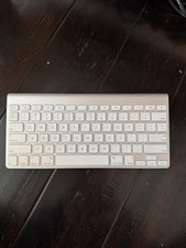 Apple Wireless Slim Portable Keyboard Silver QWERTY English Aluminum picture