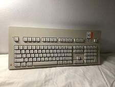 Apple Extended keyboard  model no: M0115 serial 153361. UNTESTED  picture