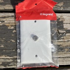 Pass & Seymour TPCATV-W White 1-Gang Coaxial F-Connector Unbreakable Wallplate picture