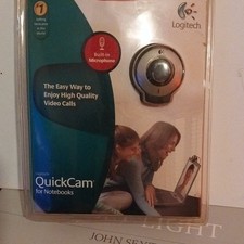 Logitech QuickCam for Notebooks Webcam VGA Built-In Mic Manual Focus Clip-On picture
