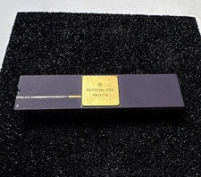 Motorola MC68008L10DS 10MHz 16/32-Bit CPU Ceramic Gold Lid DIP-48 Microprocessor picture