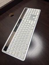 Logitech K750 Wireless Solar Slim Keyboard Silver/White picture
