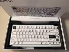 Akko Gem 01 QMK/VIA Aluminum Mechanical Keyboard - White picture