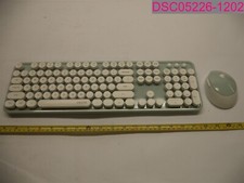 UBOTIE Sweet Wireless Keyboard and Mouse Set Green/White picture