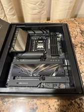 ASUS ROG CROSSHAIR X870E HERO AMD X870E Socket AM5 ATX picture
