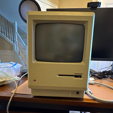 Apple Macintosh Classic M0001 9in CRT 68000 8MHz 1MB 40MB HDD System 6.0.3 picture