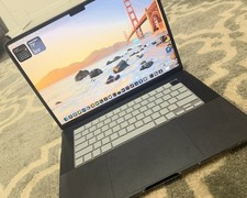 Apple MacBook Air 15.3’ Midnight- M4-16GB 256SSD, 6 cycles only & 100% battery🔋 picture