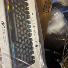 Alienware Pro Wireless Gaming Keyboard - Bluetooth 5.1/2.4 GHz Radio Frequency picture