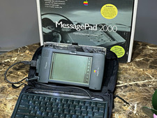 Apple Newton MessagePad 2000 with keyboard Bundle picture