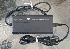 ST Li-Ion Battery Charger -  Power & Charge Indicators - Tested Working Used picture