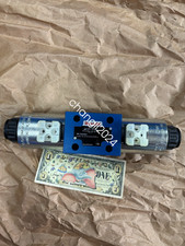 1PCS 4WE10E3X/CG24N9K4  REXR0TH / MADE IN GERMANY R900588201 4WE10E33/CG24N9K4 picture
