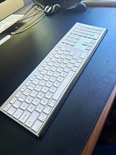 Macally ACEBTKEYA Bluetooth Keyboard for Mac Multi-Device Silver w/Sleeve picture