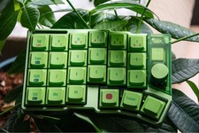Cornix LP Split Wireless Keyboard Green Rotary Encoder Column Staggered Unused picture
