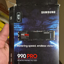 Samsung 990 PRO 4TB PCIe 4.0 NVMe M.2 Internal SSD Black MZ-V9P4T0 picture