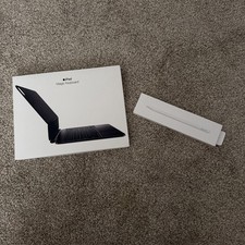 Apple iPad Magic Keyboard and Pencil Pro picture