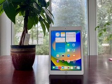 Apple iPad 5th gen 32gb Storage WiFi Only Silver Tablet - Excellent Condition picture